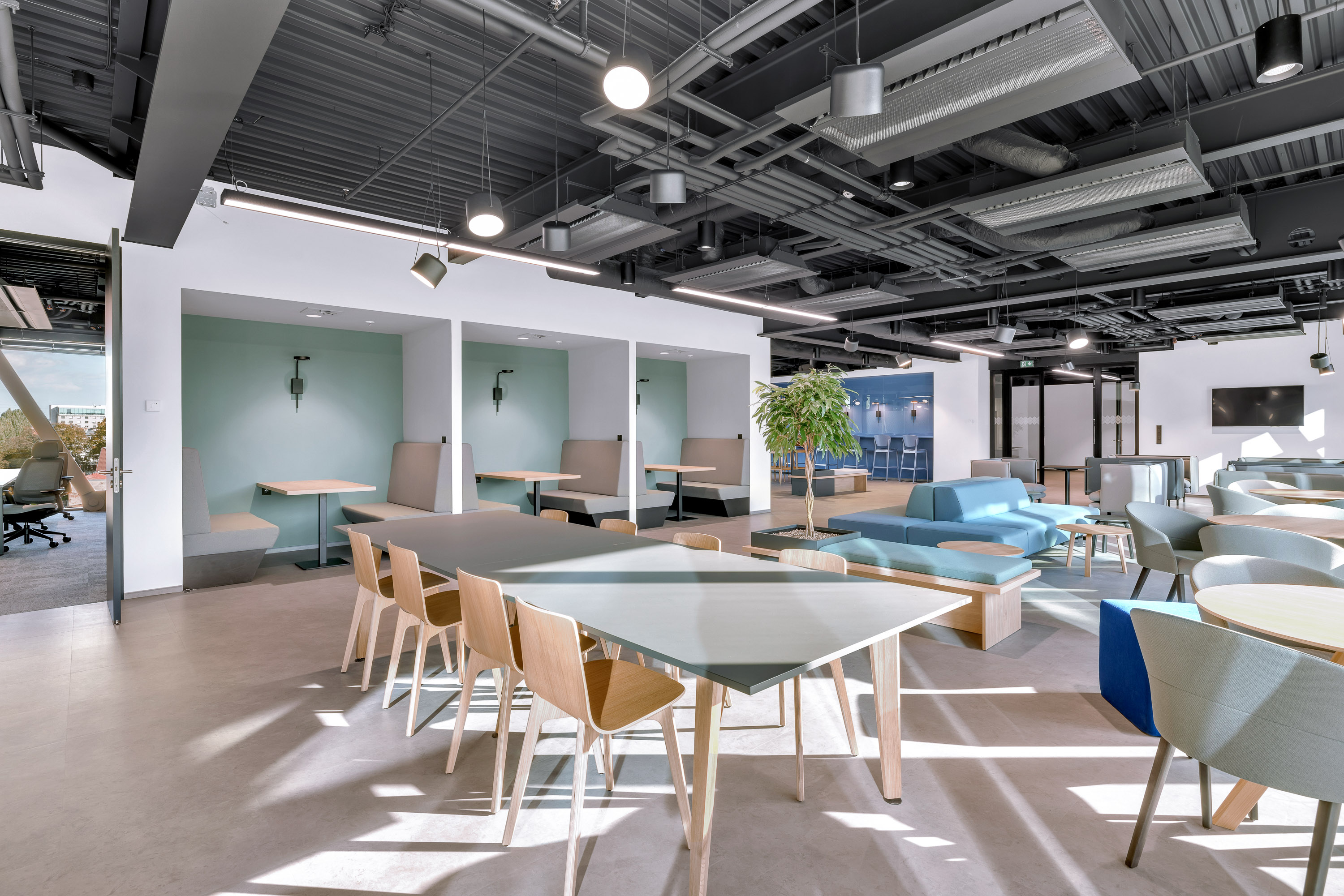 KPMG — hub