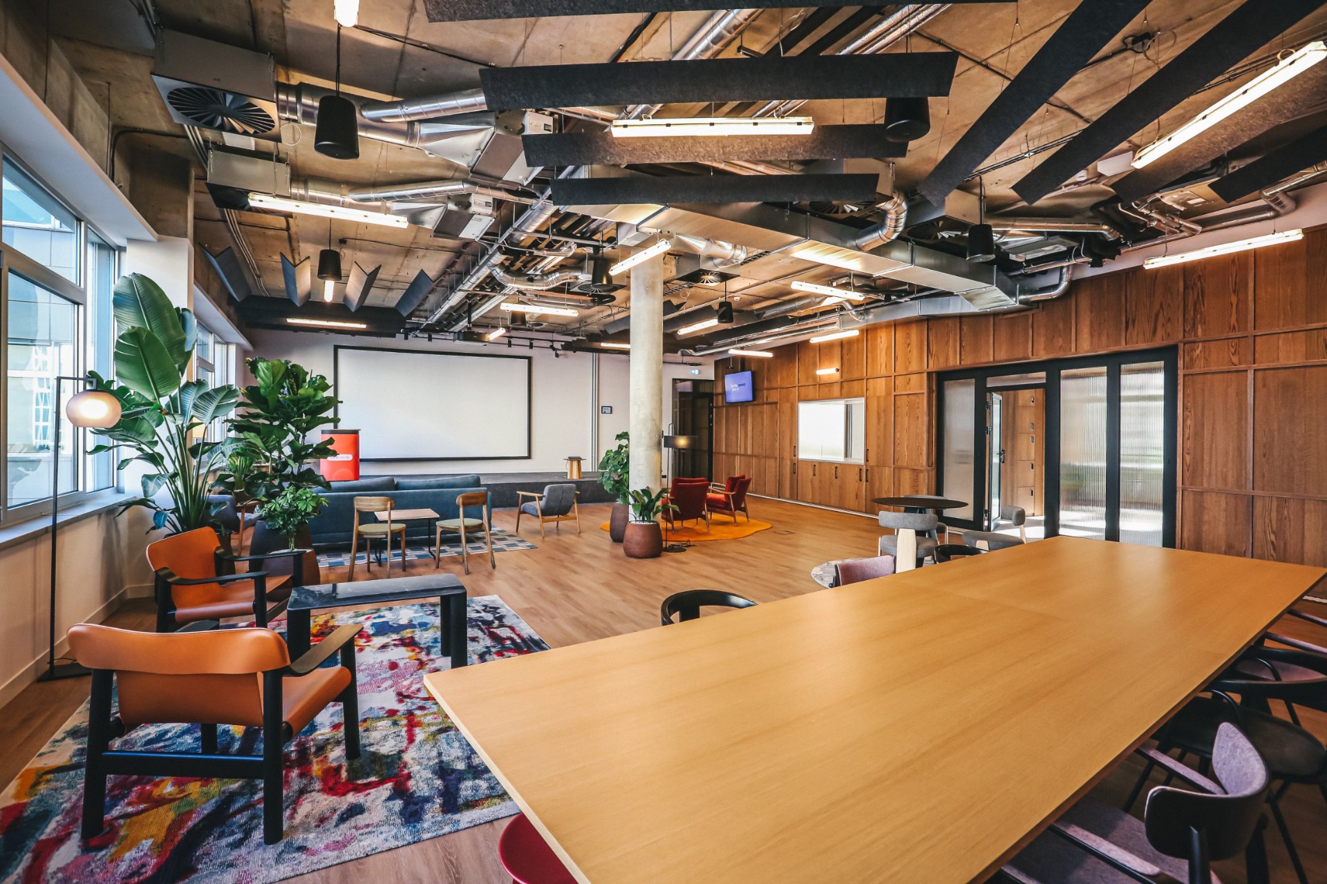 Mews — lounge