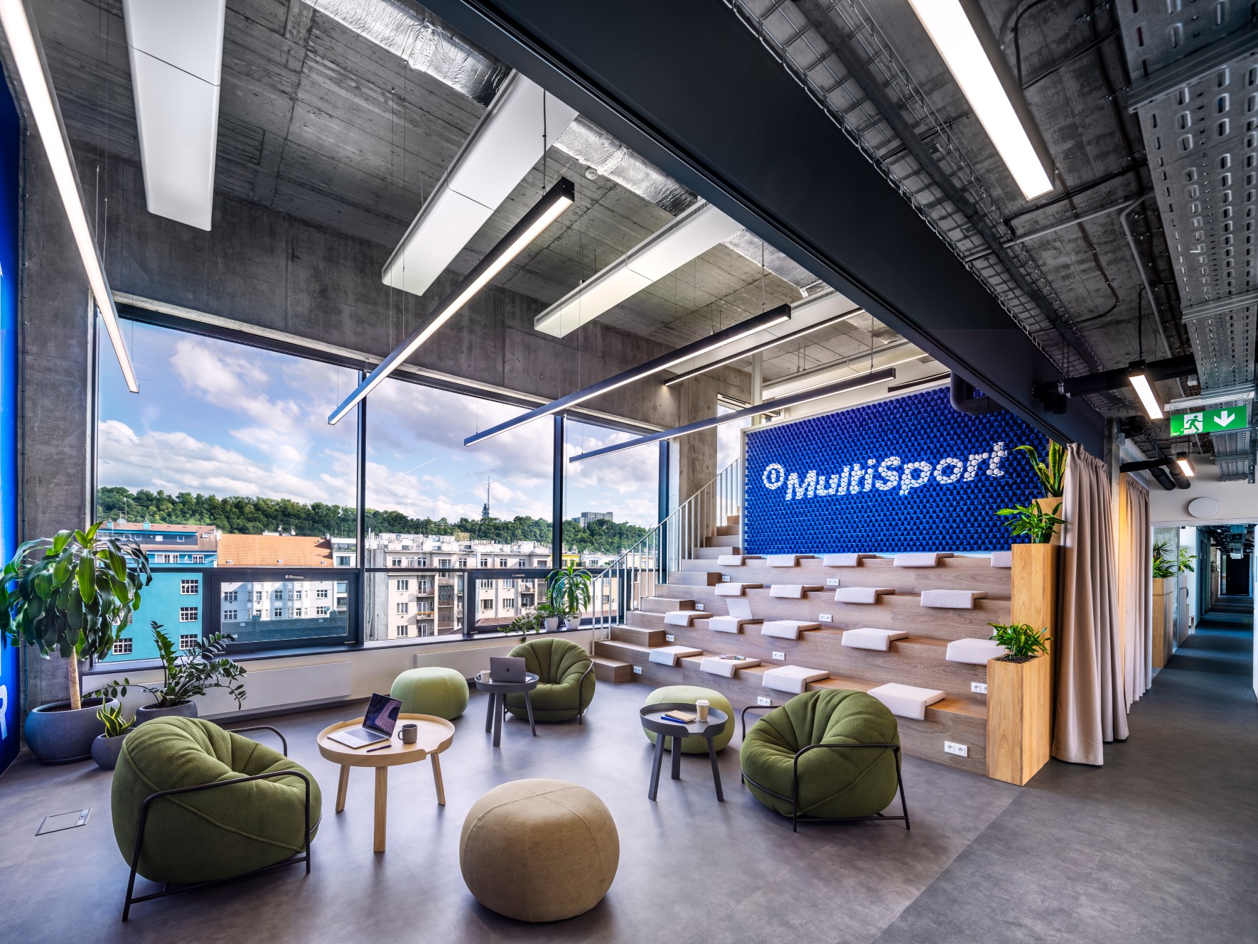 Multisport — amfiteátr s výhledem na Prahu